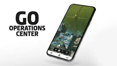 Smartphone mit "GO OPERATIONS CENTER"- Schriftzug